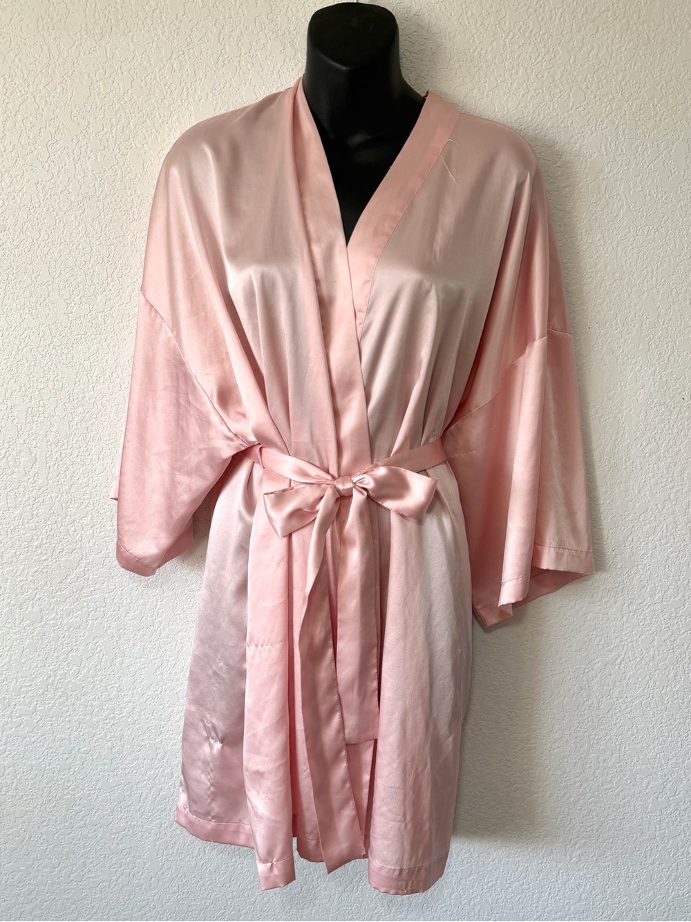 Victoria’s Secret Baby Pink Satin Short Robe ✨